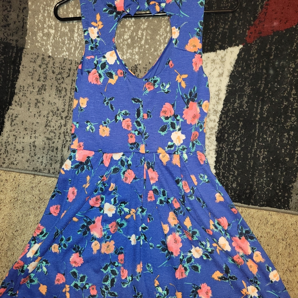 Dress - Picture 6 of 7